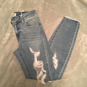 BNWT size 3 ripped skinny jeans